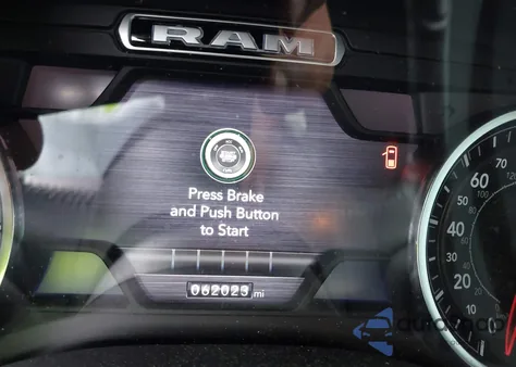 2021 Ram 1500 Big Horn 4X4 5'7 Box z USA, uszkodzony, nr VIN 1C6SRFFT1MN721561